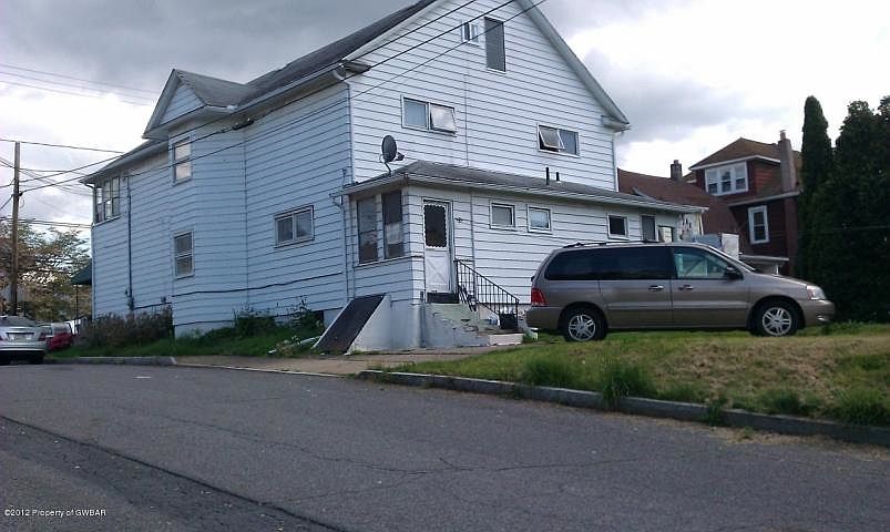 2nd image of 832 Scott St