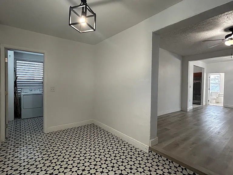 Entrance (Foyer)