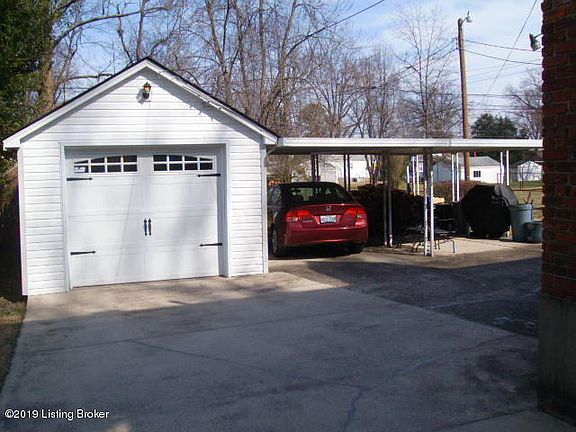 3rd image of 305 E Esplanade Ave