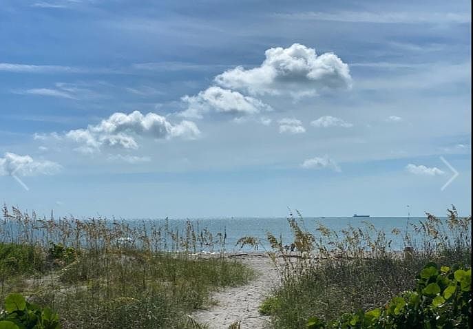 Direct path to beach .