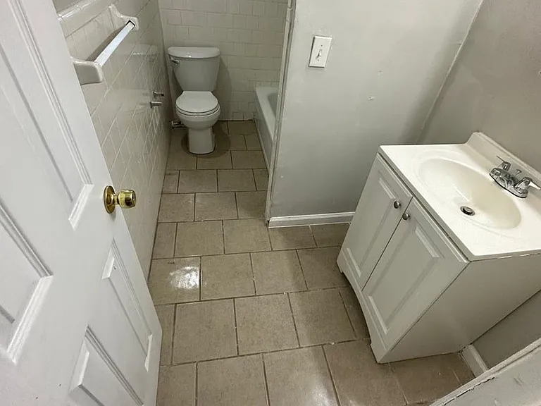 2851 Sophia St — Photo 41