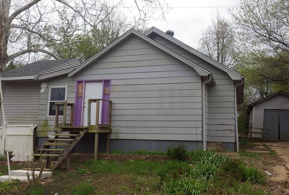1st image of 1006 Apple St