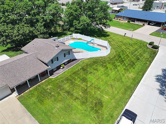 3rd image of 5 Brookdale Dr
