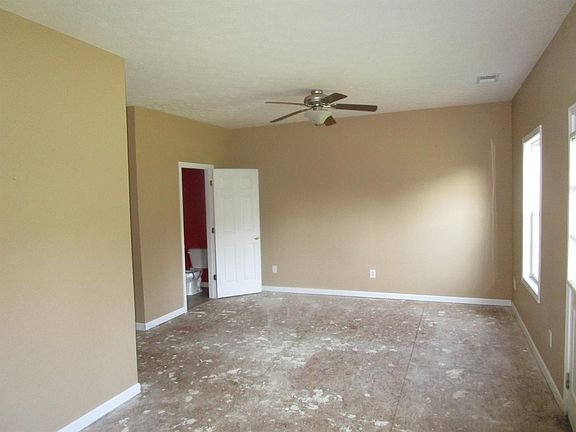 4th image of 125 Lowell Ct