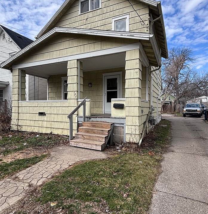 1st image of 131 N Hayford Ave