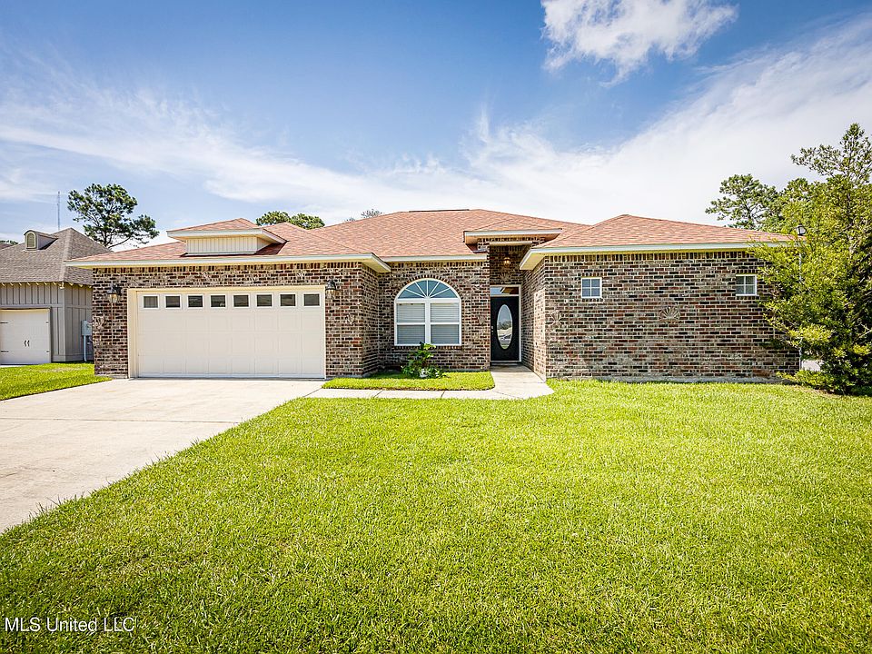 1st image of 745 Champagne Dr
