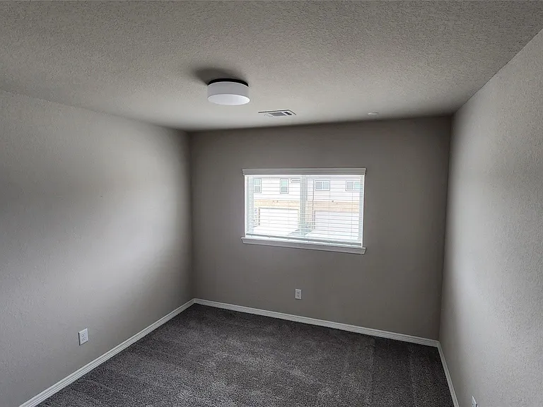 8009 Scanlan Trl — Photo 19