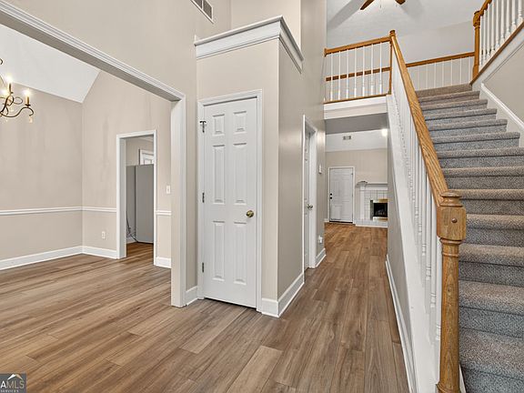 5th image of 4035 Lakeside Blvd