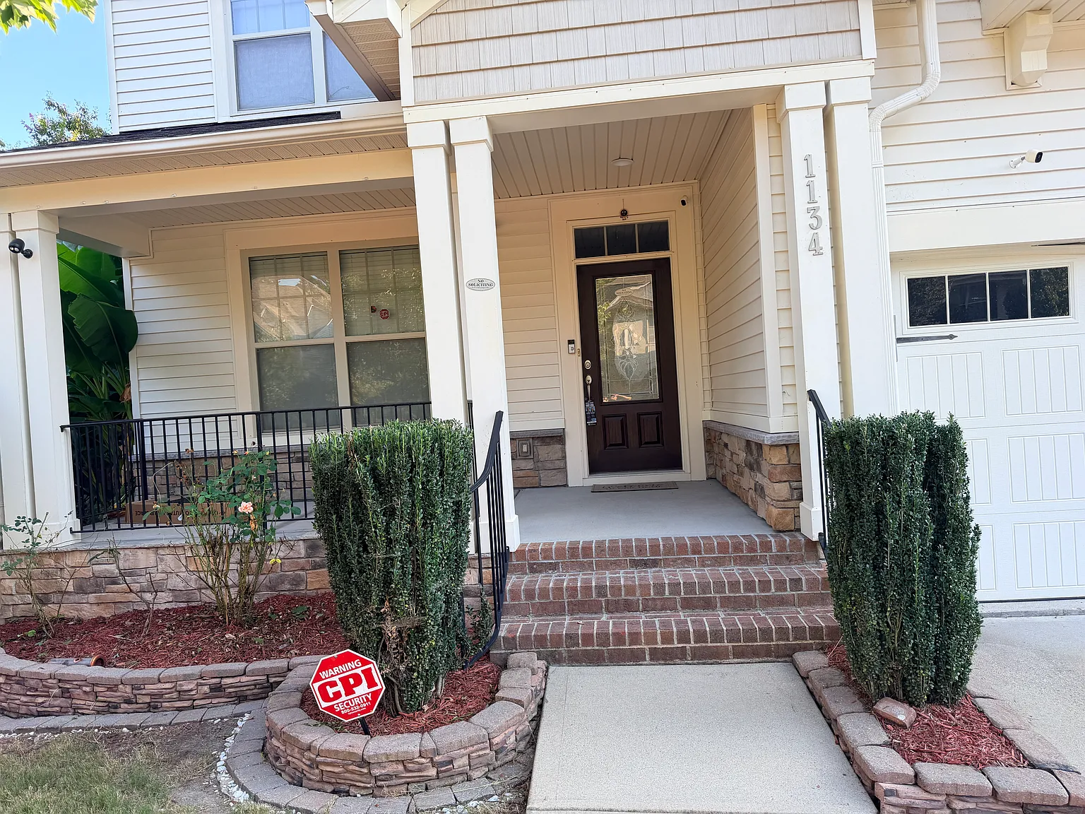 6 bed, 3891 sqft, $3,200 — Photo 2