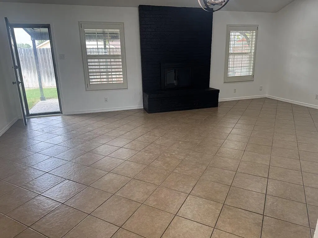 3 bed, 2.0 bath, 1546 sqft, $2,400 — Photo 3