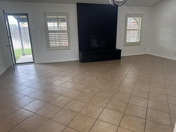 3rd image of 403 Crenshaw Dr