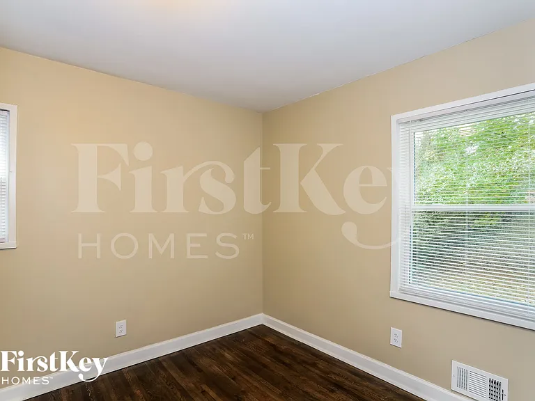 1855 Shamrock Dr — Photo 15