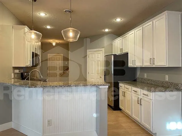 11011 Oak Grove Cir #B — Photo 2