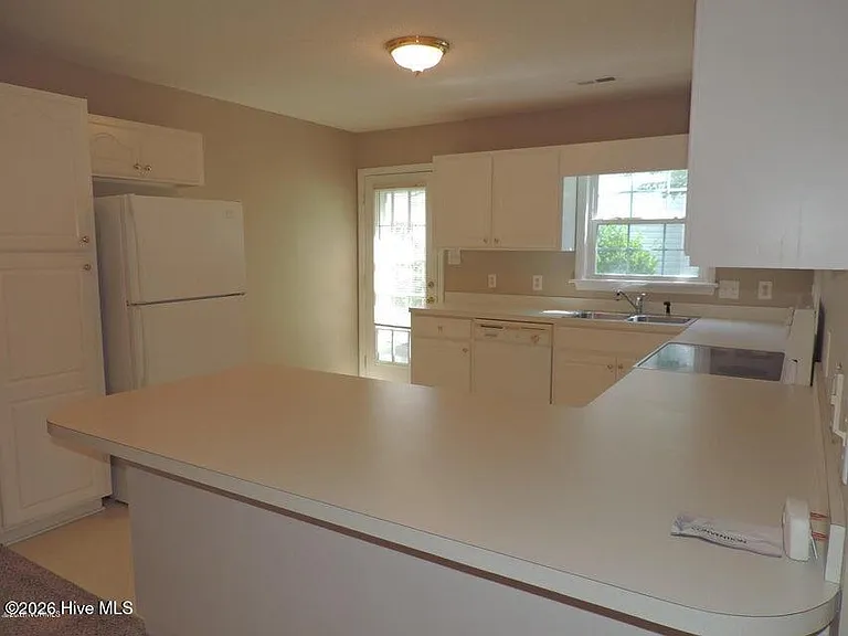 105 Monterey Cir — Photo 6