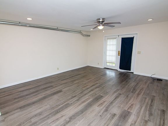 3rd image of 1045 Harold Dr