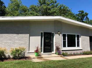 879 Barberry Rd, Highland Park, IL 60035