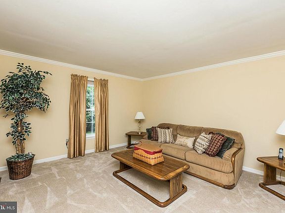 4th image of 1204 Queensway Ct