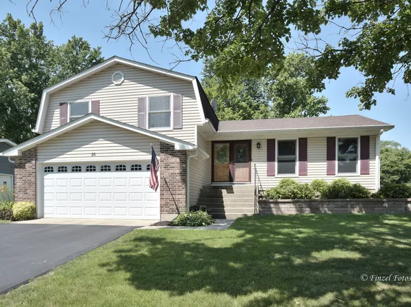 26 Essex Ln, Cary, IL 60013