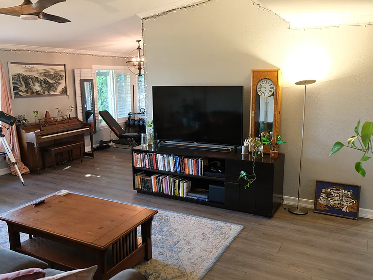 3044 Mountain Top Dr — Photo 2