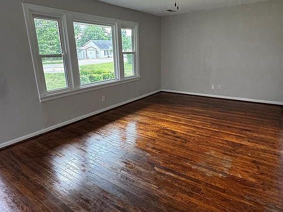 4th image of 1705 Seifert Dr