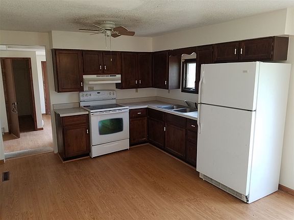 2nd image of 522 S Avenue E