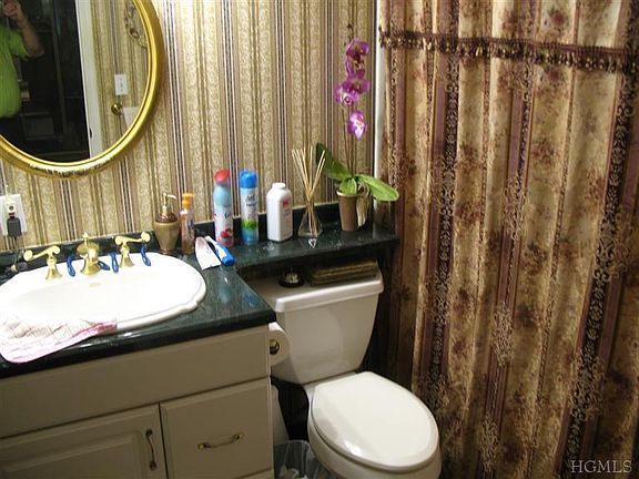 5th image of 414 Benedict Ave APT 1a