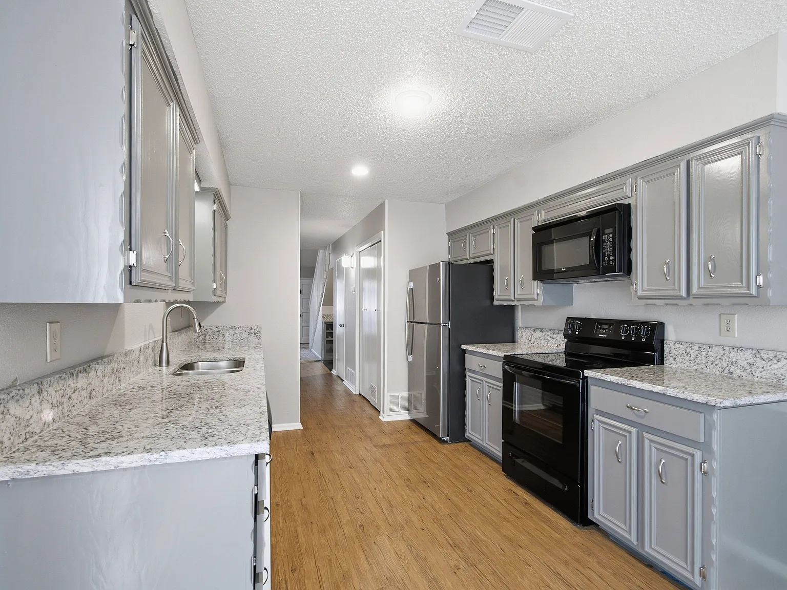 3 bed, 1700 sqft, $2,450 — Photo 4