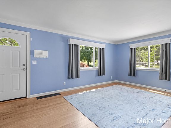 5th image of 2027 Diamond Ave NE