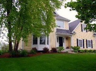 964 Wedgewood Dr, Crystal Lake, IL 60014