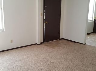 104 Locust St APT 19, Waverly, IA 50677