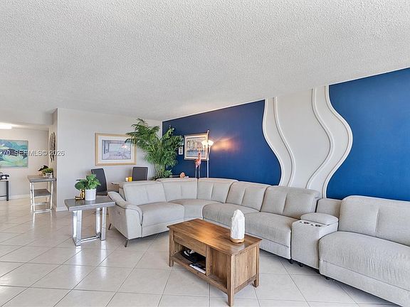 5th image of 18031 Biscayne Blvd APT 1401
