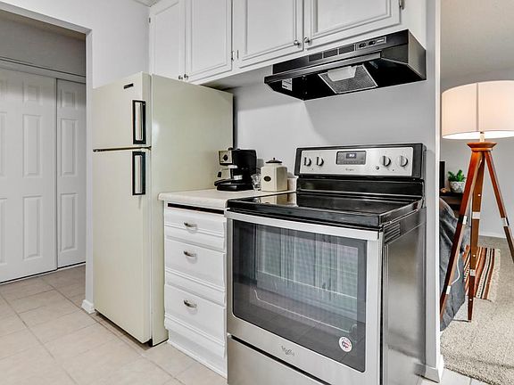3rd image of 1001 11th Ave S APT 3