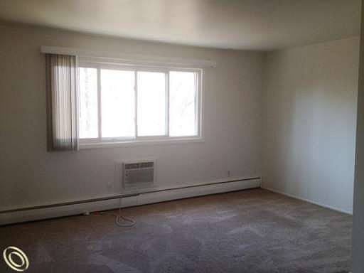 4th image of 31831 Grand River Ave Unit 18