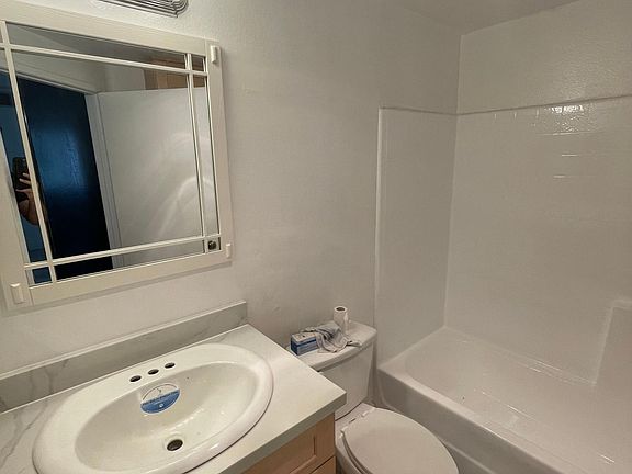 4th image of 3925 Riverton Ave #217