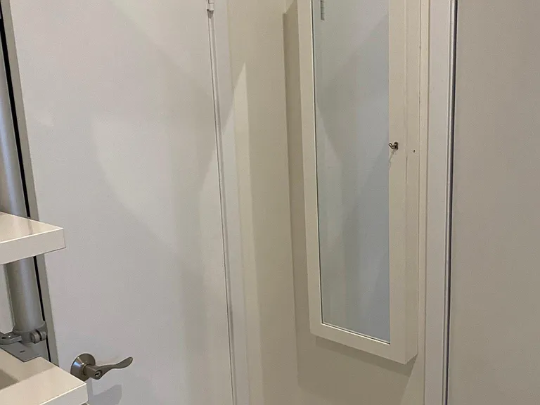 Jewelry cabinet