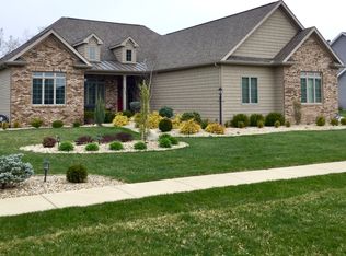 2104 Slade Ln, Mahomet, IL 61853