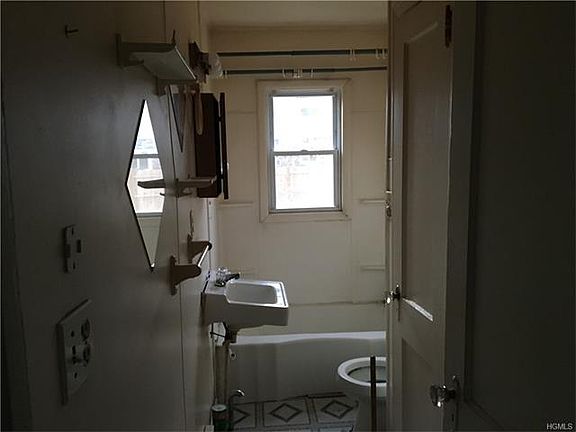 3rd image of 15 Becks Ln