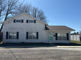 427 Sycamore St, Carrollton, IL 62016