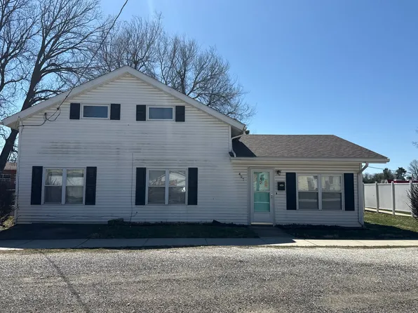 427 Sycamore St, Carrollton, IL 62016