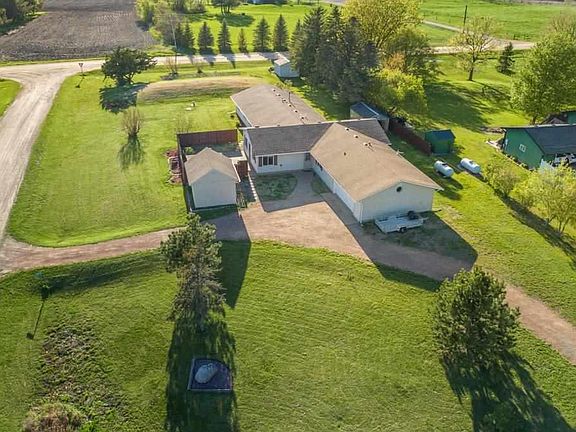 3rd image of 38630 Woodview Ln