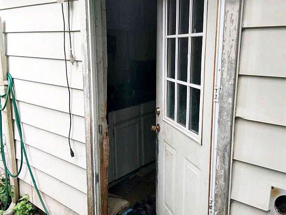 4th image of 6577 Midway Ave