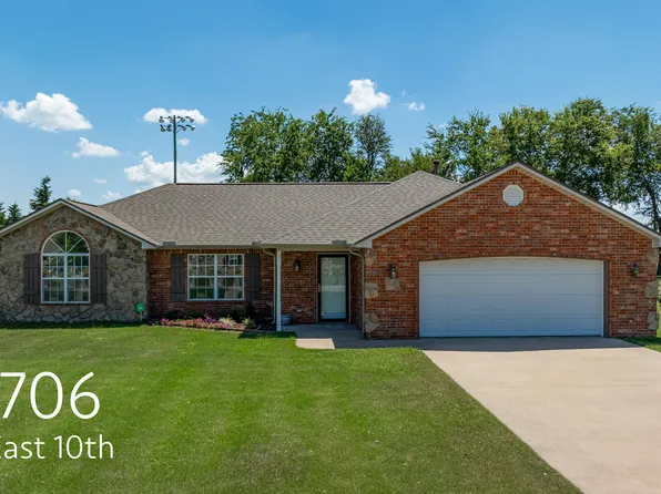 706 E 10th St, Grove, OK 74344