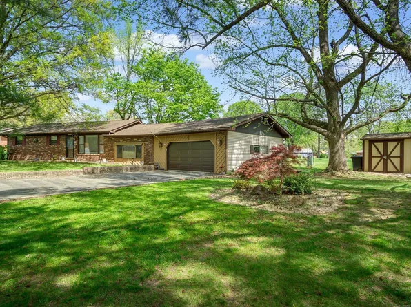 11 Mills Pl, Belleville, IL 62226