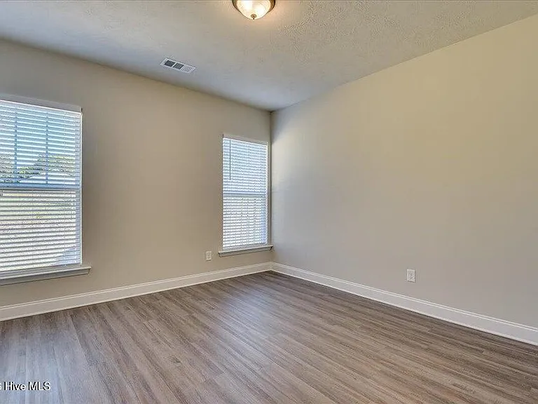 544 Hardy Point — Photo 12