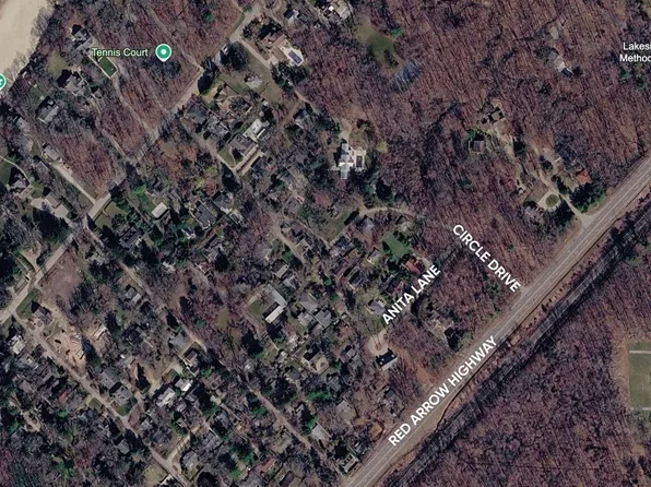 4 Anita Ln, Lakeside, MI 49116