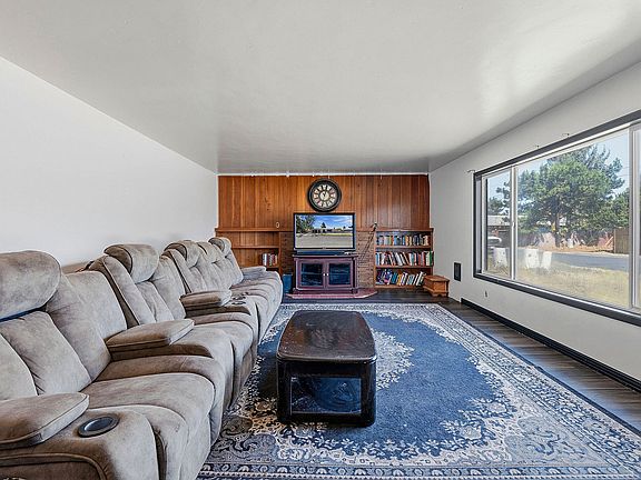 4th image of 1390 NE Loper Ave