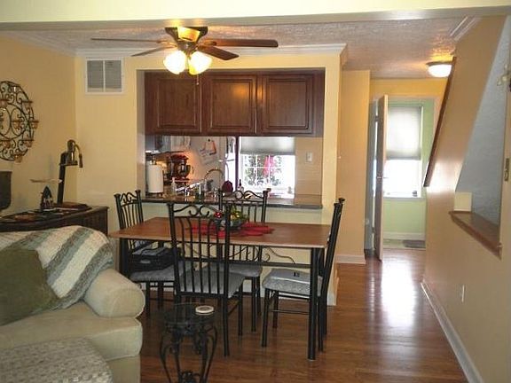 2nd image of 901 Lynwood Ct