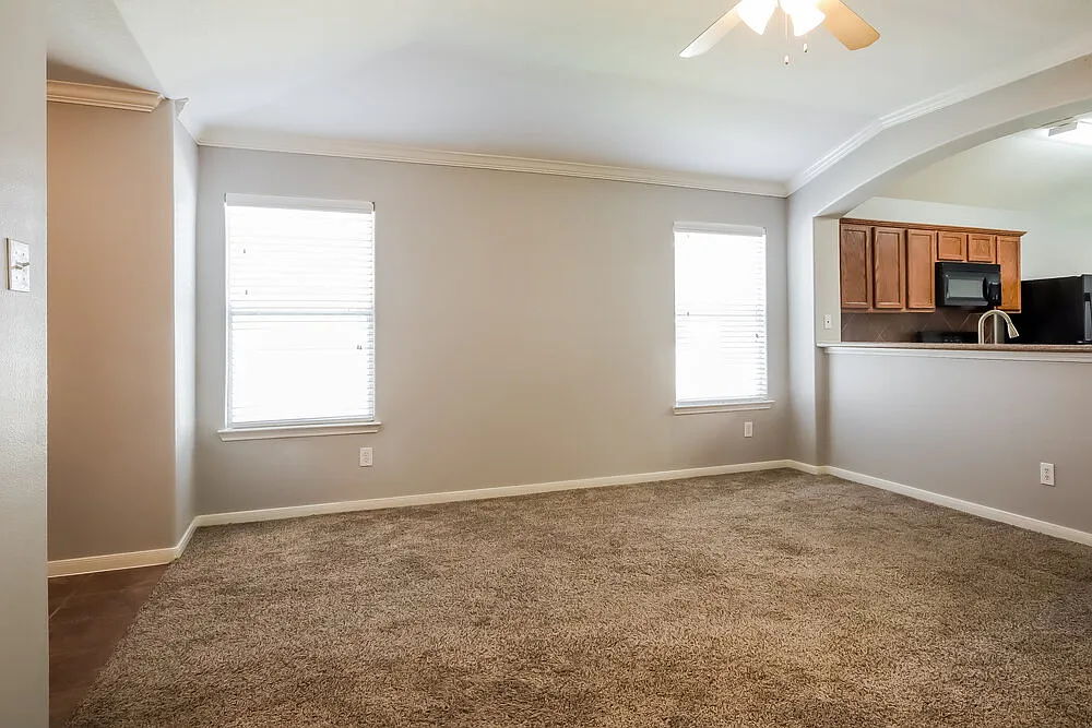 3 bed, 2.0 bath, 1456 sqft, $2,015 — Photo 4
