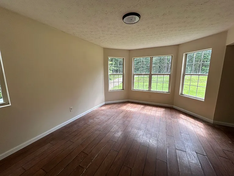 190 Susie Pl — Photo 10