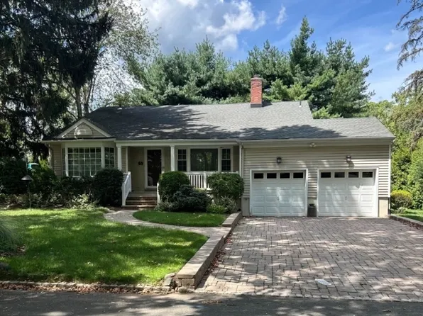15 Woodbrook Cir, Westfield Town, NJ 07090